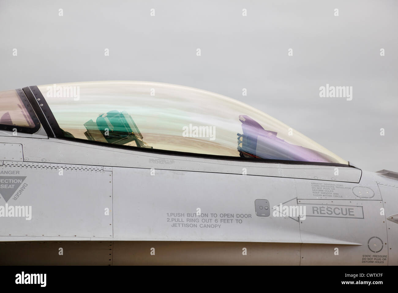 Vista dettagliata del General Dynamics F16 Fighting Falcon cockpit. Foto Stock