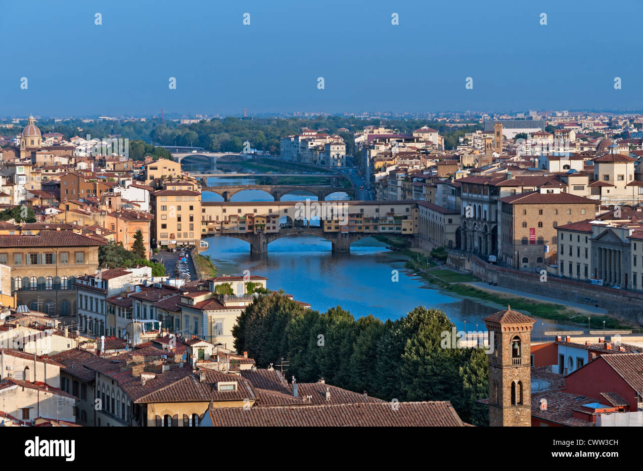 Vista sulla città di Ponte Vecchio a Firenze Toscana Italia Foto Stock