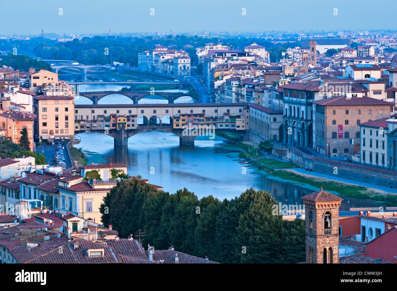Vista sulla città di Ponte Vecchio a Firenze Toscana Italia Foto Stock