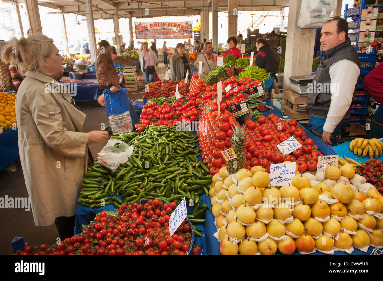 Türkei, Istanbul, Besiktas, Samstagsmarkt Abteilung Obst und Gemüse Foto Stock
