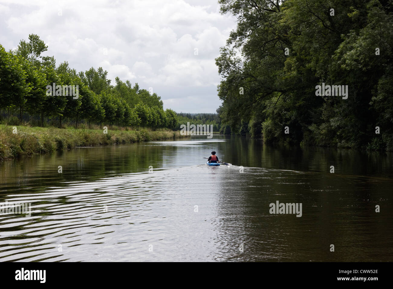 Canoeist sul Nantes Brest canal Foto Stock