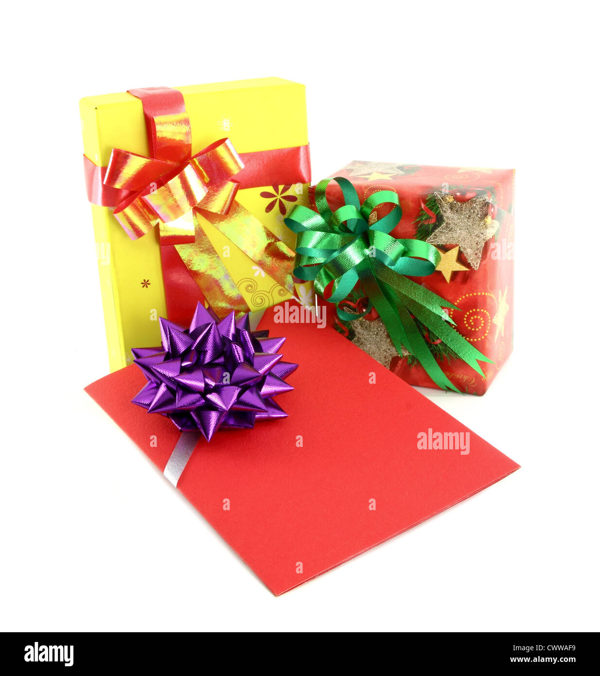 Dono e carta regalo su sfondo bianco Foto Stock