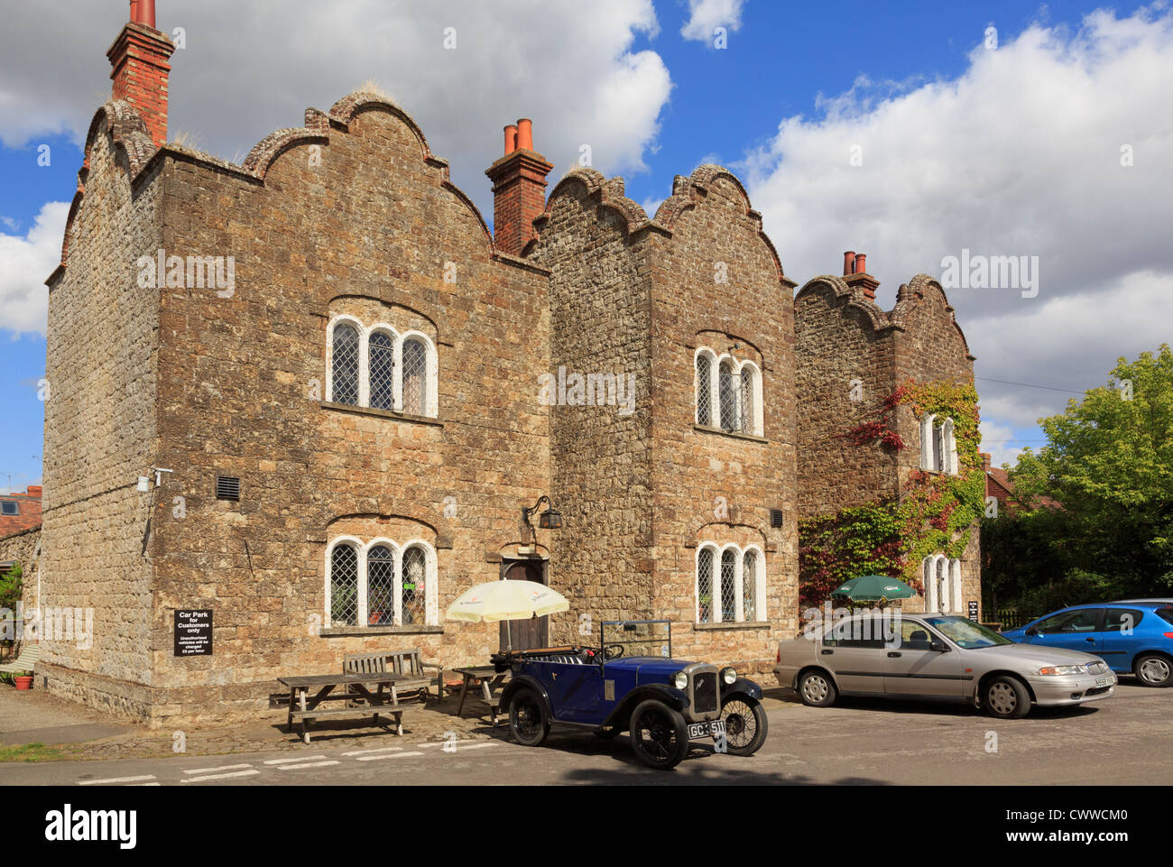 Bracci Dering free house country pub e ristorante gourmet hotel presumibilmente infestata da un fantasma di una vecchia signora Pluckley Kent REGNO UNITO Foto Stock