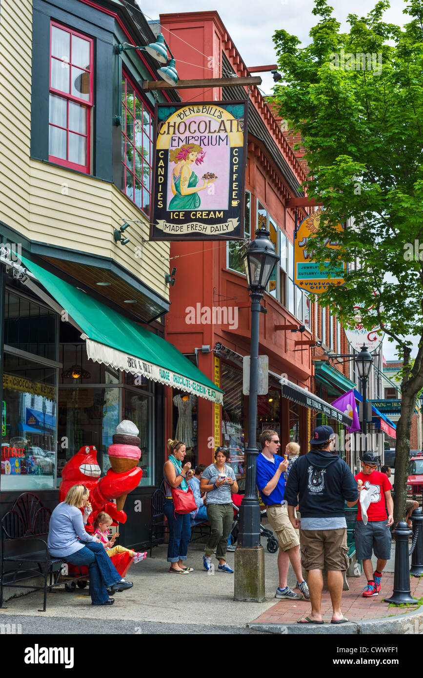 Negozi sulla strada principale di Bar Harbor, isola di Mount Desert, Maine, Stati Uniti d'America Foto Stock