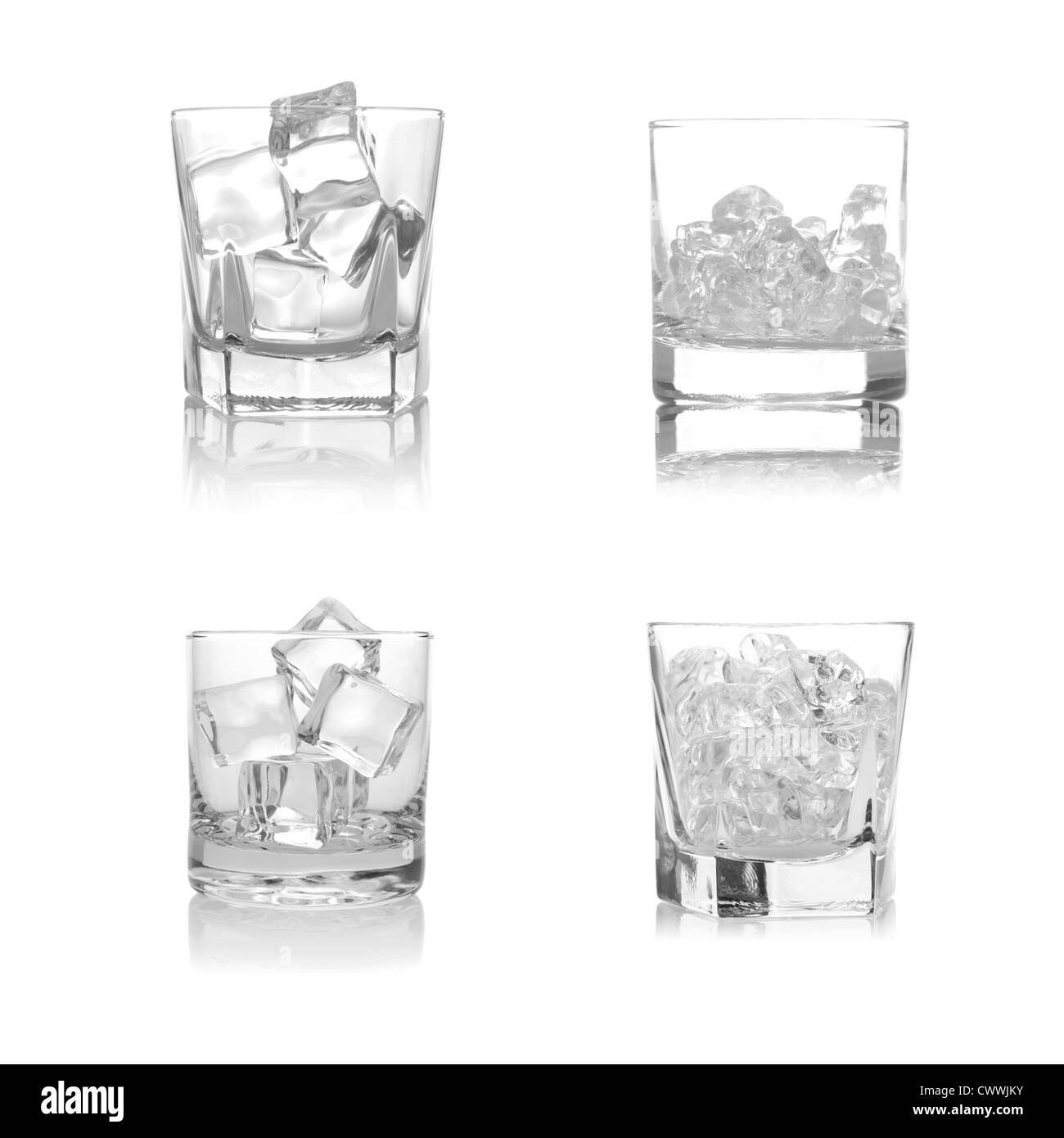 Set di quattro bicchieri di ghiaccio su sfondo bianco Foto Stock