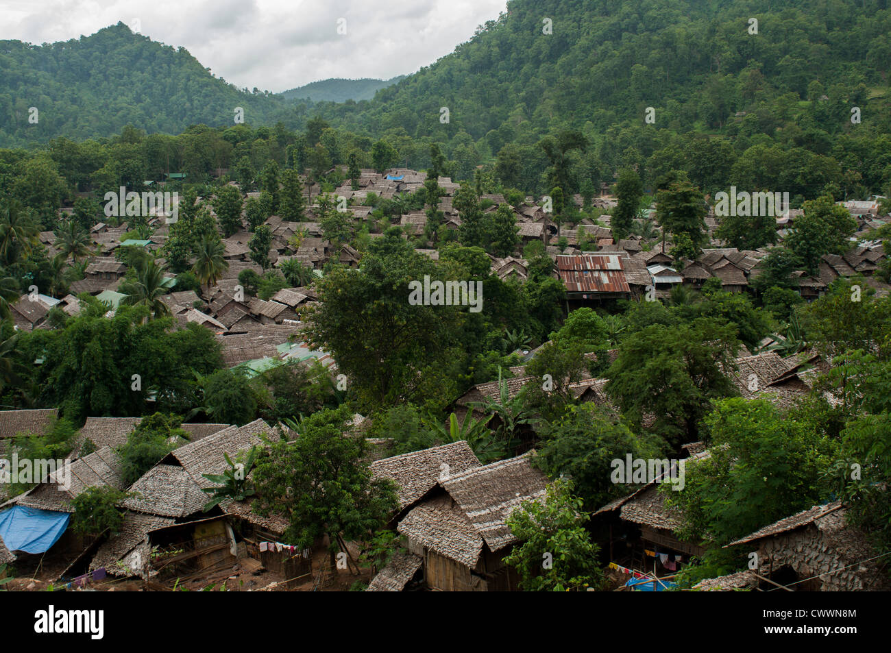 Mae La, il più grande campo di rifugiati in Thailandia per i profughi birmani. Quasi 50.000 abitanti nel 2012. Foto Stock