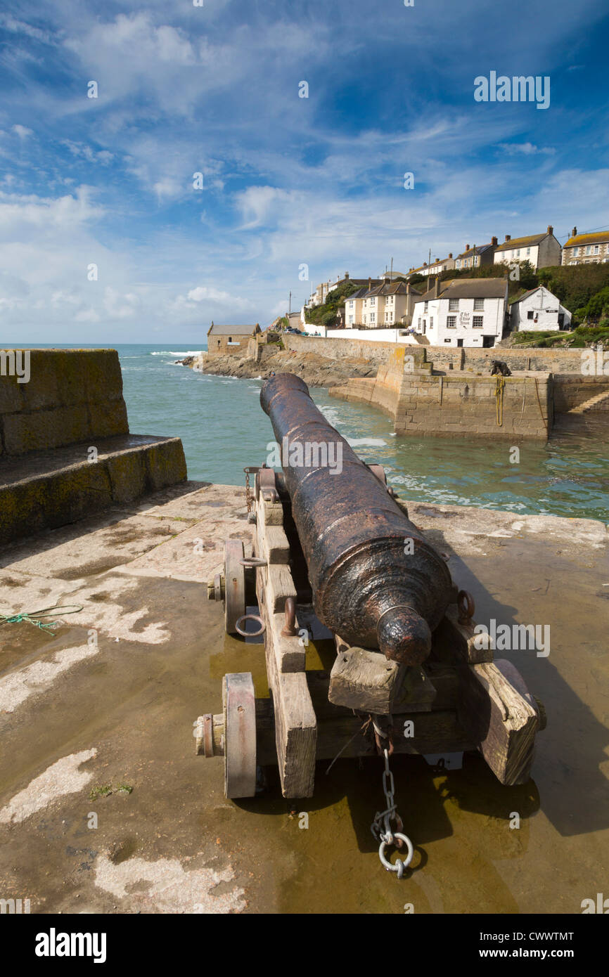 Porto Porthleven; canon; Cornovaglia; Regno Unito Foto Stock