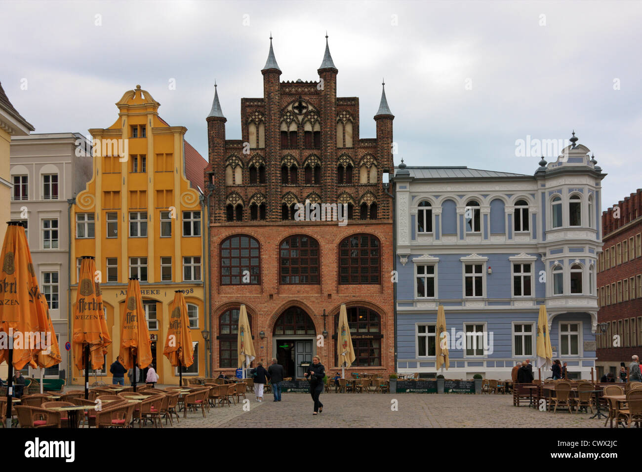 Storiche case mercantili nel centro della città di Stralsund, Germania Foto Stock