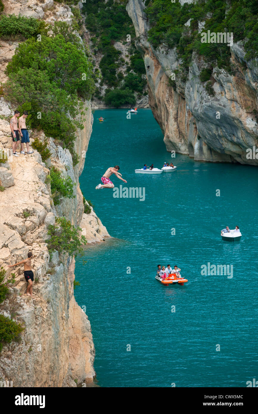 Cliff jumping in Gorges du Verdon, Provenza Francia Foto Stock