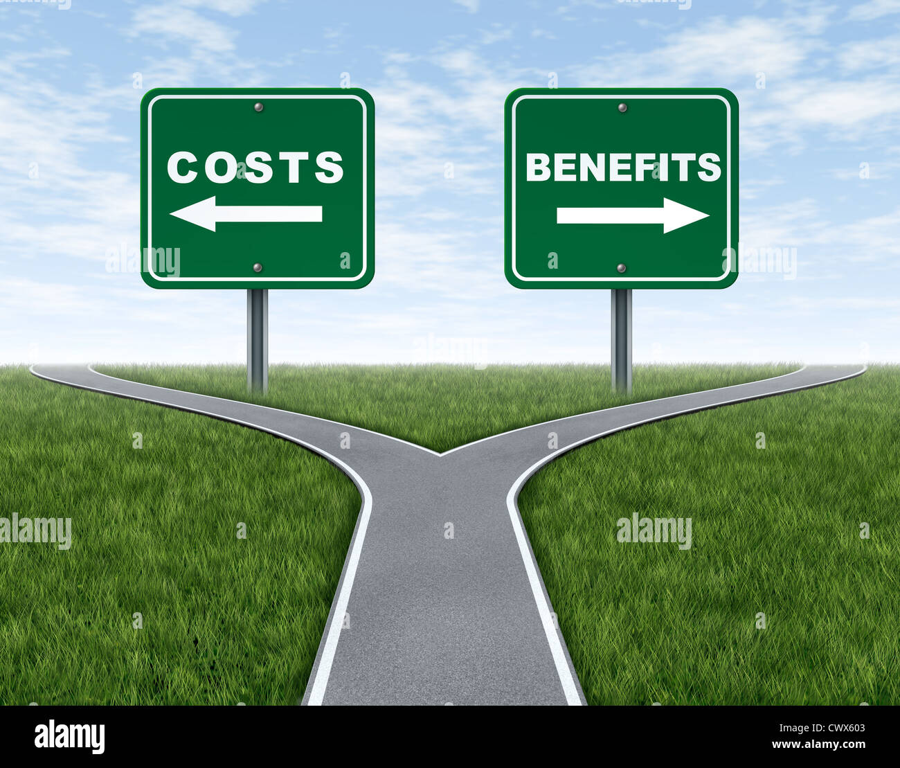 Costi e benefici dilemma in corrispondenza di un incrocio stradale o autostradale a forcella che rappresentano la scelta difficile tra la scelta in negativo o in positivo di Outlook. Foto Stock
