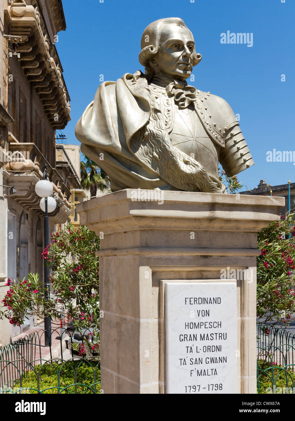 Busto di Ferdinand von Hompesch, Grand Master 1797-1798 nel quadrato a Zabbar, isola di Malta, Mare Mediterraneo. Foto Stock