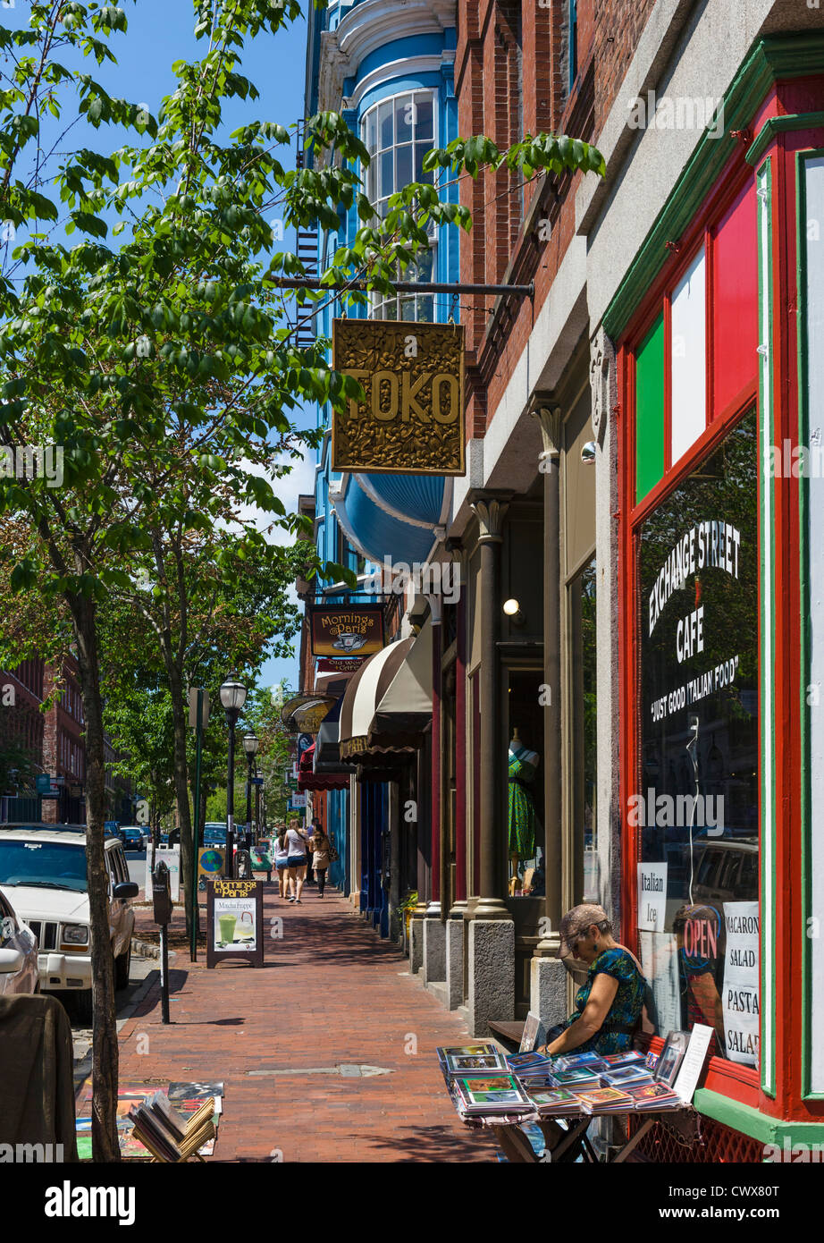 Negozi e caffetterie su Exchange Street nel centro di Portland, Maine, Stati Uniti d'America Foto Stock