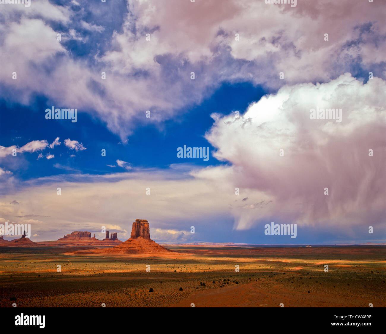 La penultima fermata lungo la valle di unità è a nord di finestra, un divario tra i bordi di Elephant Butte e Cly Butte, AZ/UT Foto Stock