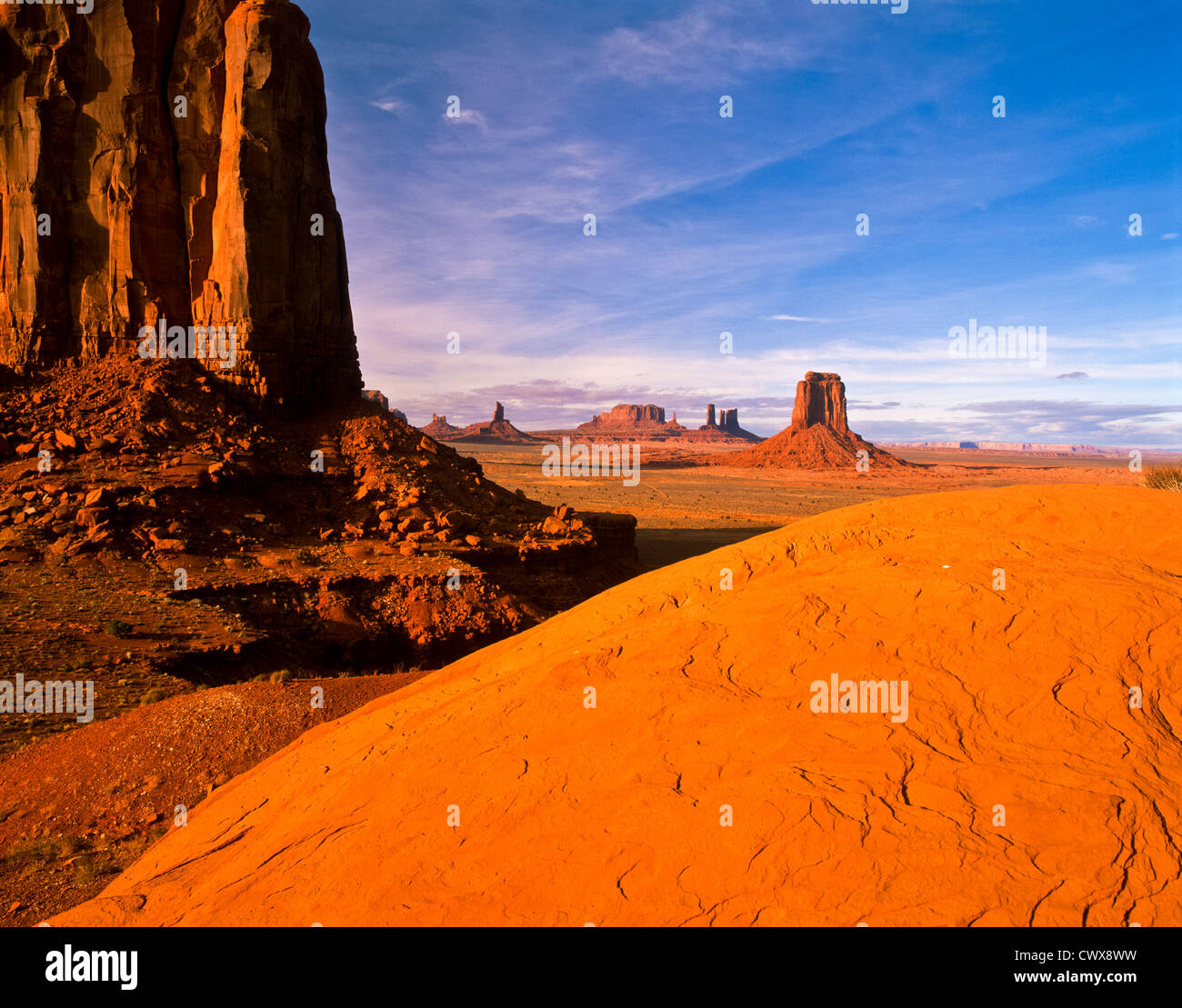 La penultima fermata lungo la valle di unità è a nord di finestra, un divario tra i bordi di Elephant Butte e Cly Butte, AZ/UT Foto Stock