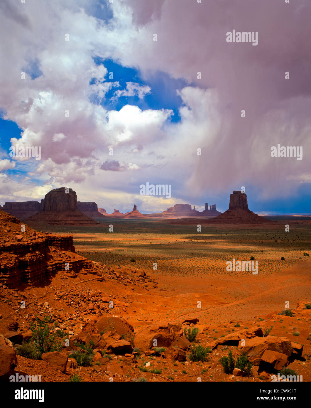 La penultima fermata lungo la valle di unità è a nord di finestra, un divario tra i bordi di Elephant Butte e Cly Butte, AZ/UT Foto Stock