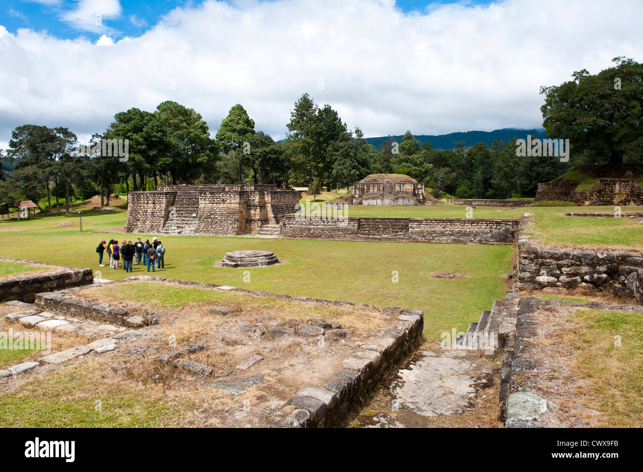 Le rovine maya di Iximche archeologico Monumento Nazionale parco vicino Tecpan, Guatemala, America centrale. Foto Stock