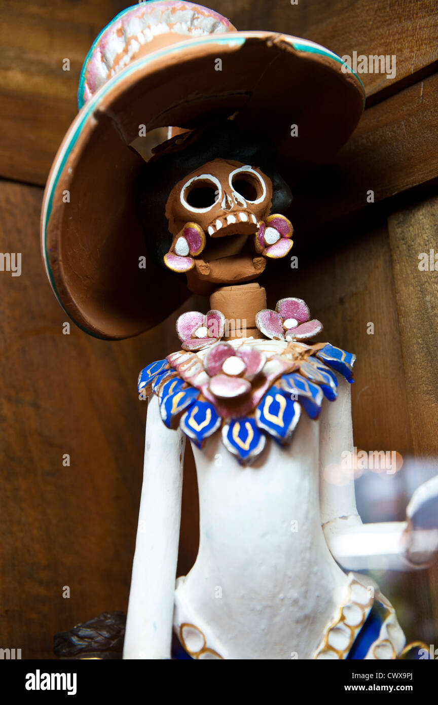 Guatemala, San Juan la Laguna. Il giorno dei morti giorno di Tutti i Santi di figurine di scheletro di San Juan la Laguna, lago Atitlan Guatemala. Foto Stock