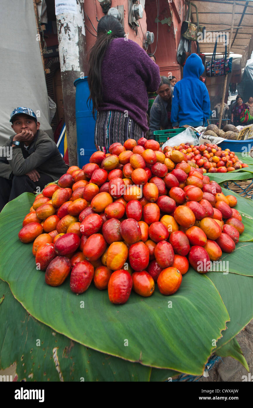Le prugne frutto nel mercato locale, Chichicastenango, Guatemala. Foto Stock