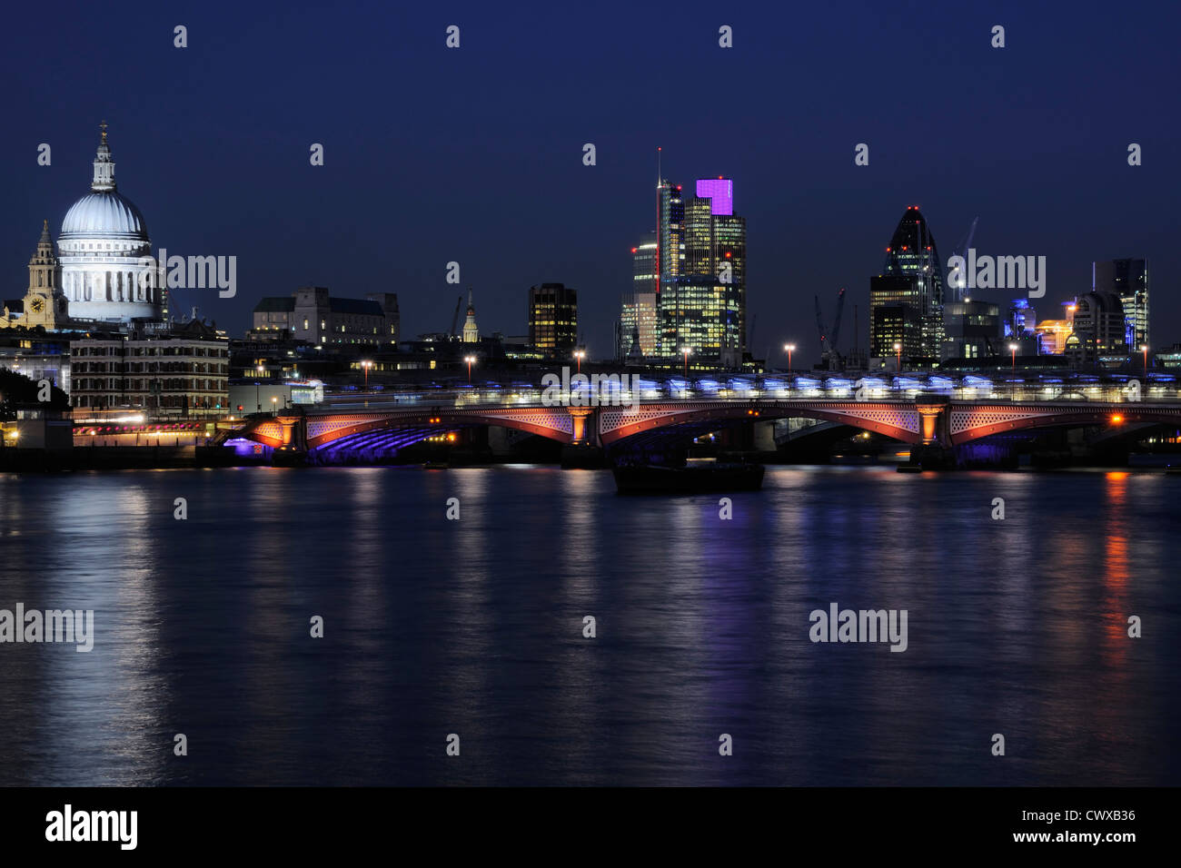 City of London skyline notturno Foto Stock