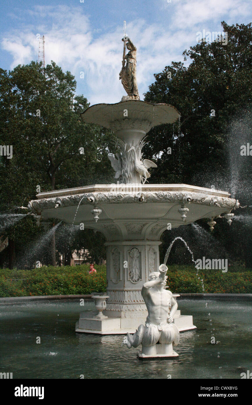 Forsyth fontana fontane di acqua di Savannah in Georgia ga storici edifici di architettura Marble statue di pietra Foto Stock