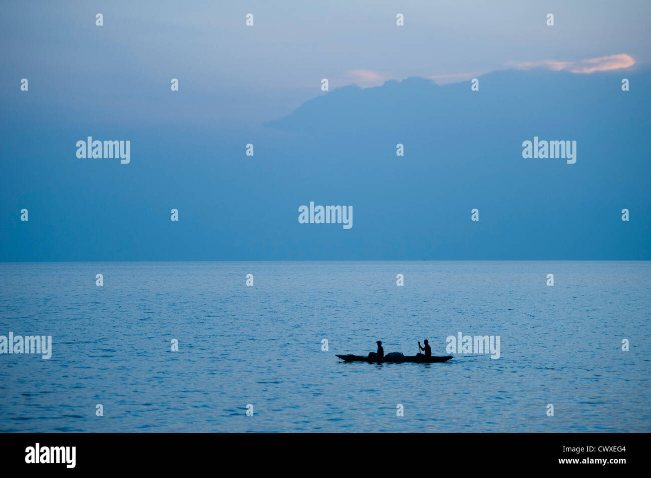 La pesca in canoa sul Lago Kivu, Rubavu, Ruanda Foto Stock