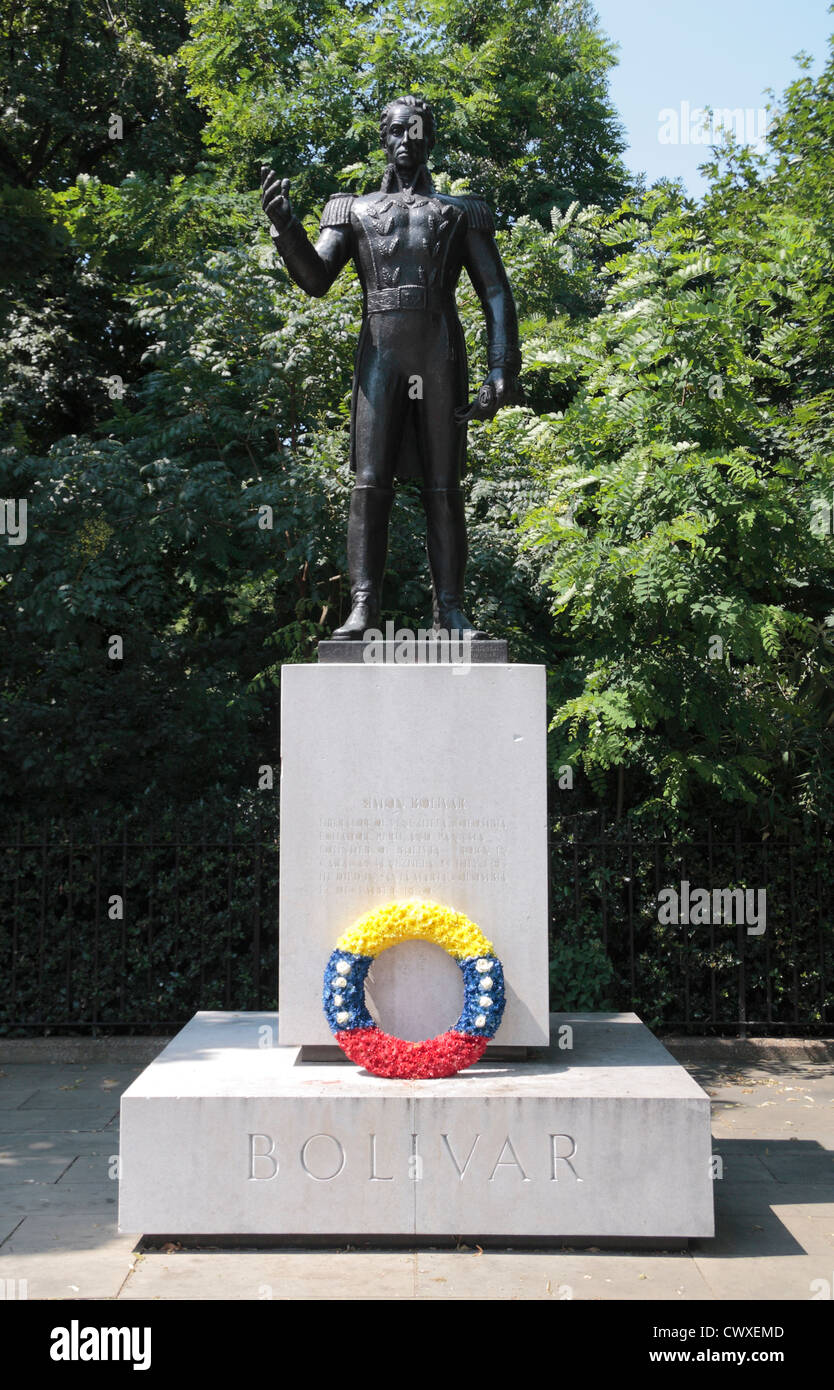 Statua di Simon Bolivar, un militare venezuelano e leader politico, in Belgrave Square, Londra, Regno Unito. Foto Stock