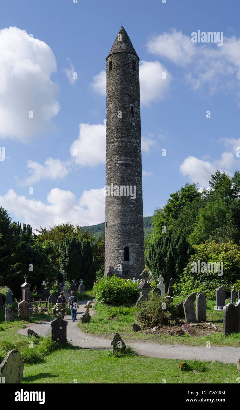 Torre rotonda a Glendalough, County Wicklow, Repubblica di Irlanda Foto Stock