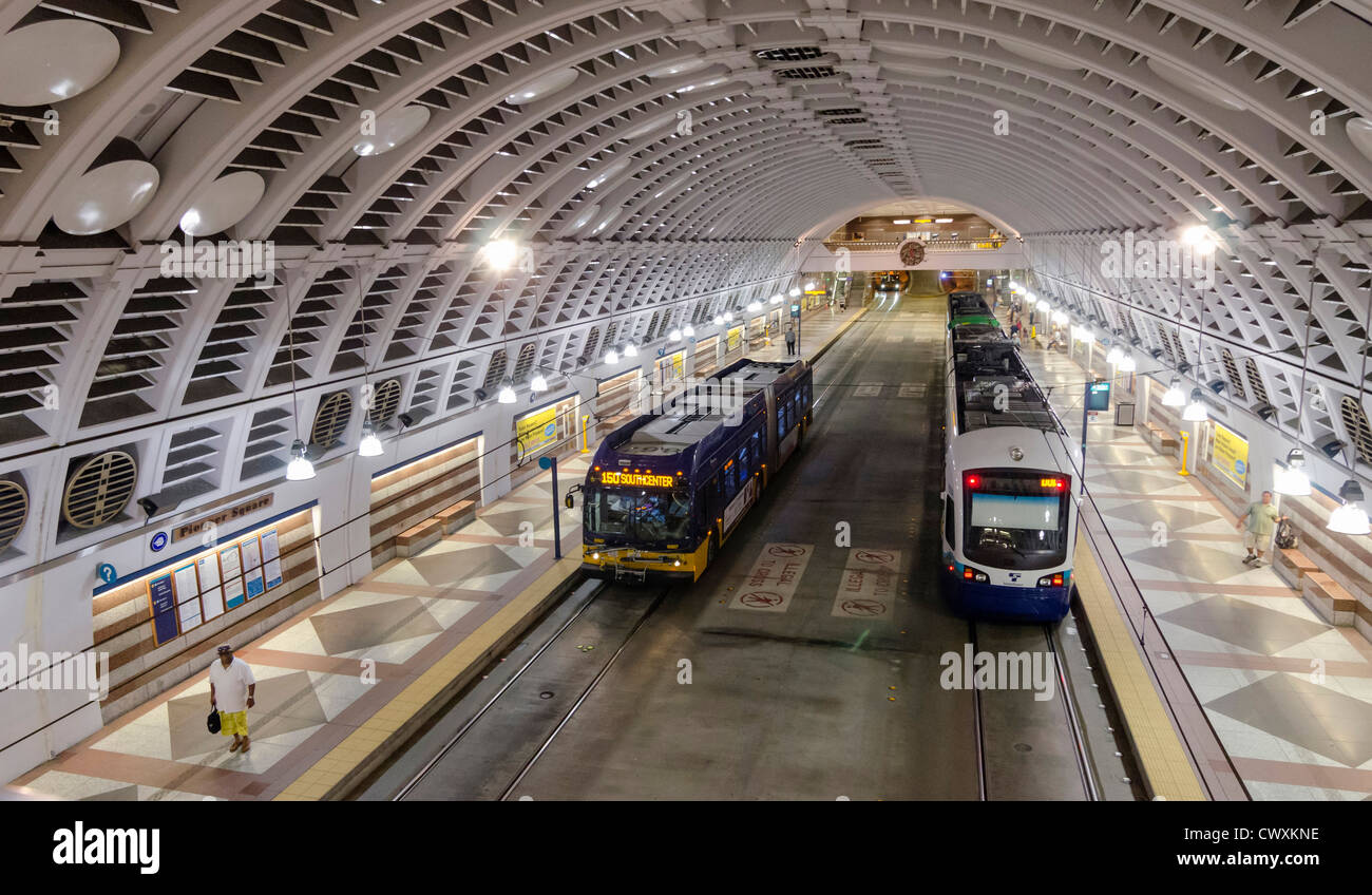 I treni a Pioneer Square stazione della metropolitana, Seattle, Stati Uniti d'America Foto Stock
