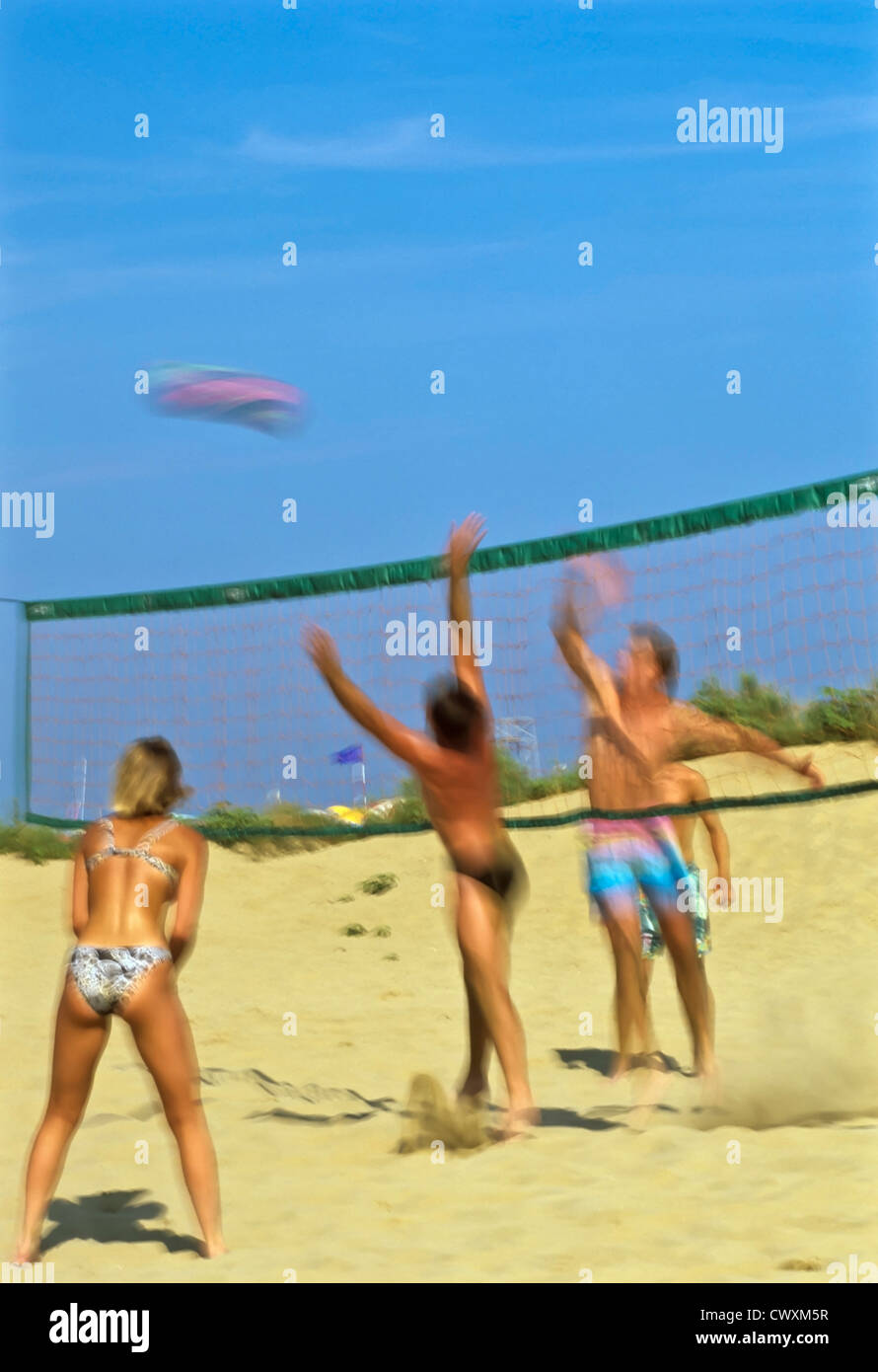 8090. Beach volley (soft focus), Mediterraneo, Europa Foto Stock