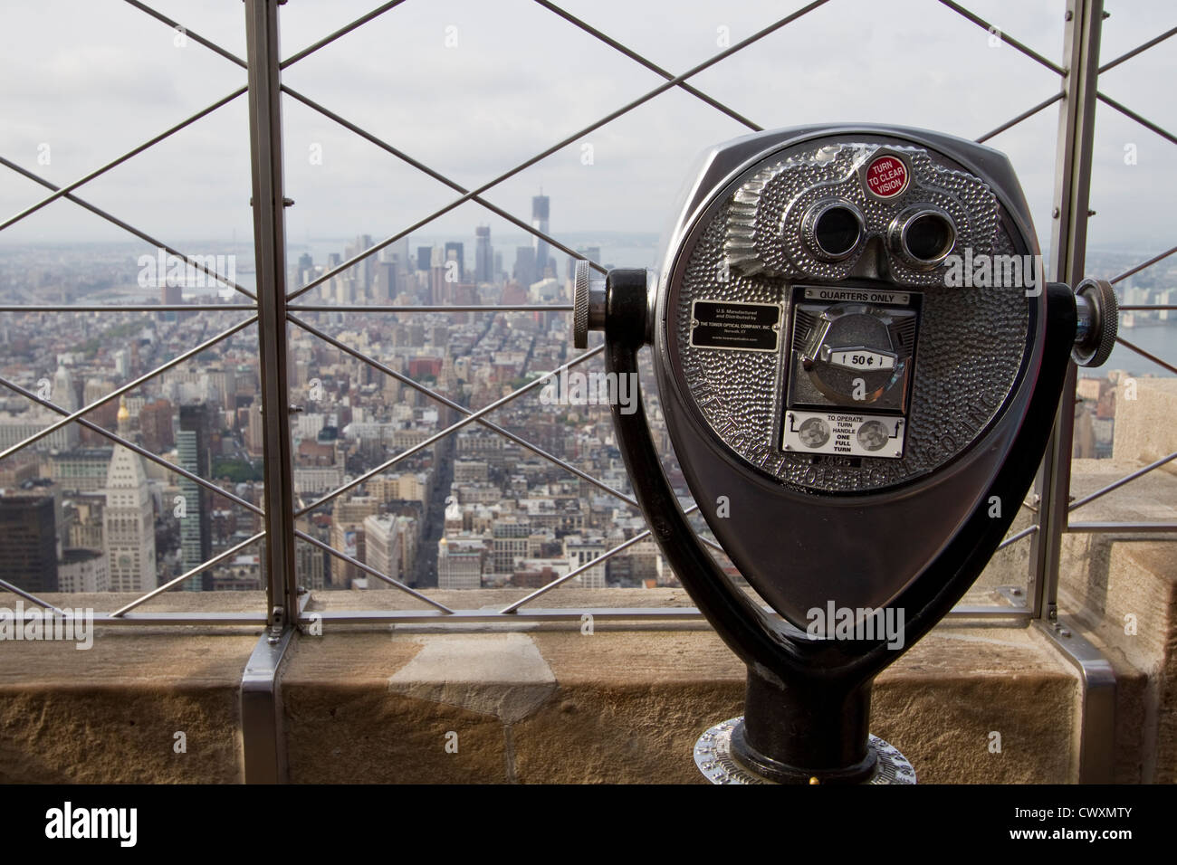 Un mirino al 86º piano osservatorio sull'Empire State building. Foto Stock