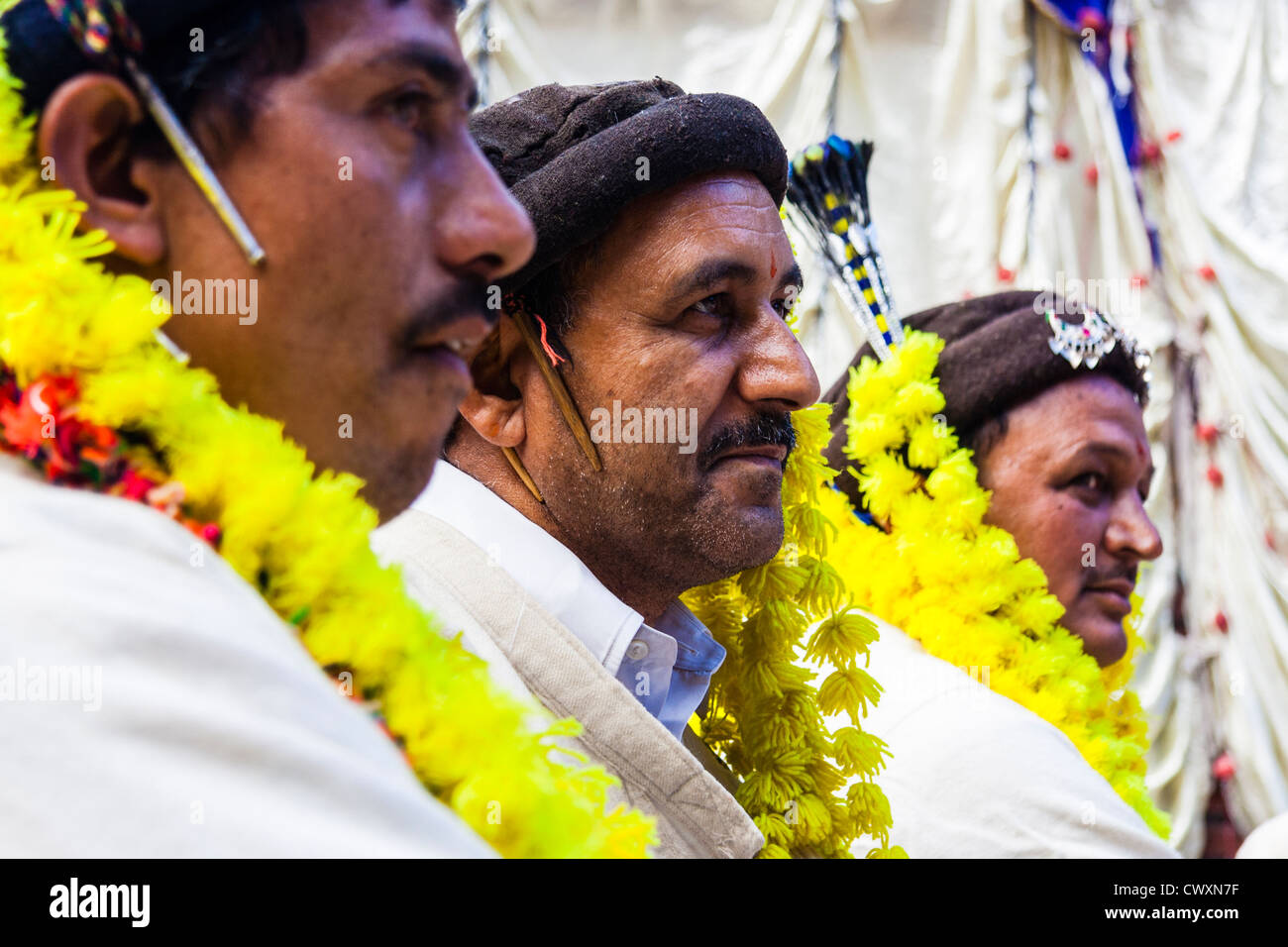 Alta cast Rajputs presso il Festival di Nagar, Himachal Pradesh, India del Nord Foto Stock