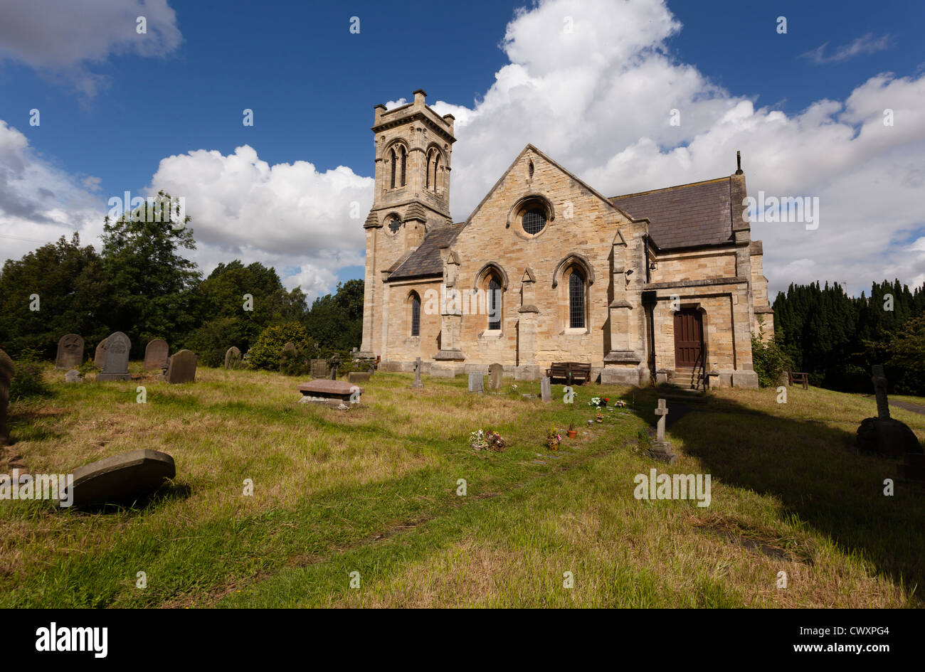 La Chiesa Parrocchiale di San Luca, nel villaggio di Clifford, nei pressi di Boston Spa. St Lukes è stata consacrata nel 1842. Foto Stock