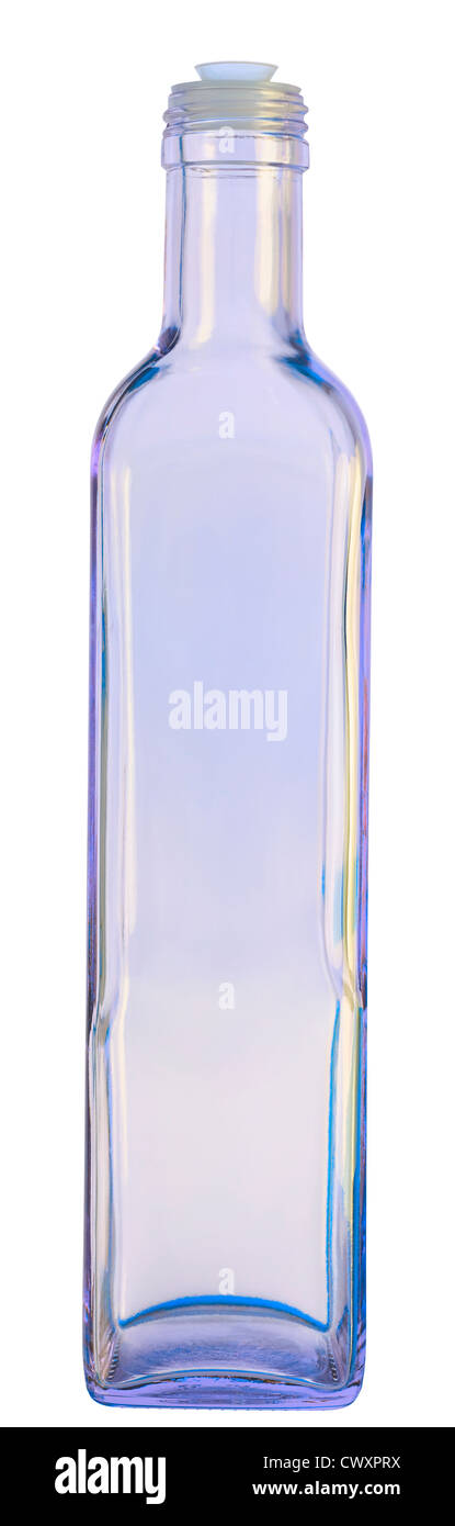 In prossimità di una vodka vuota bottiglia di vetro isolato su bianco, 2 immagini cucito. Foto Stock