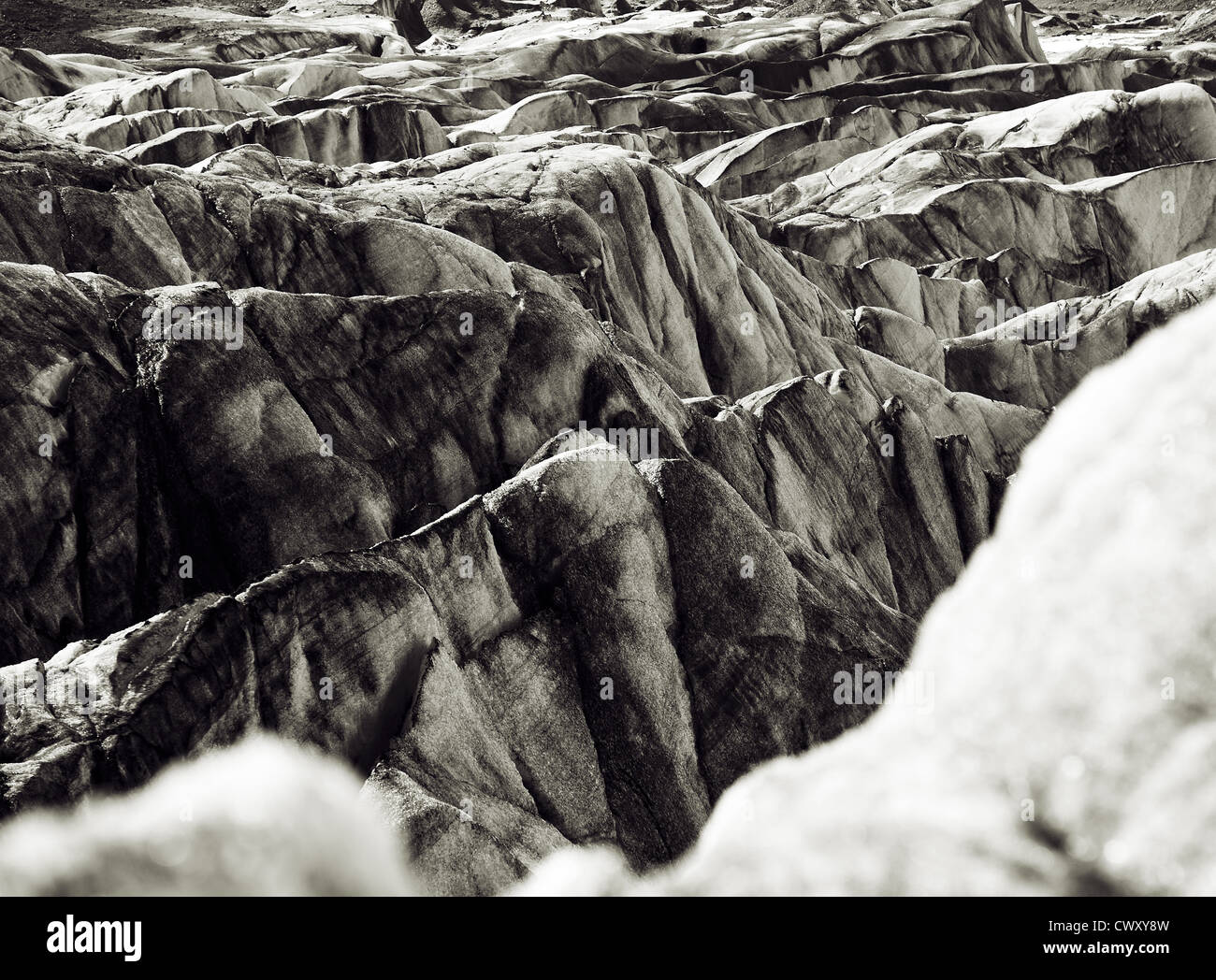Bianco e nero paesaggio del ghiacciaio Vatnajökull, Islanda Foto Stock