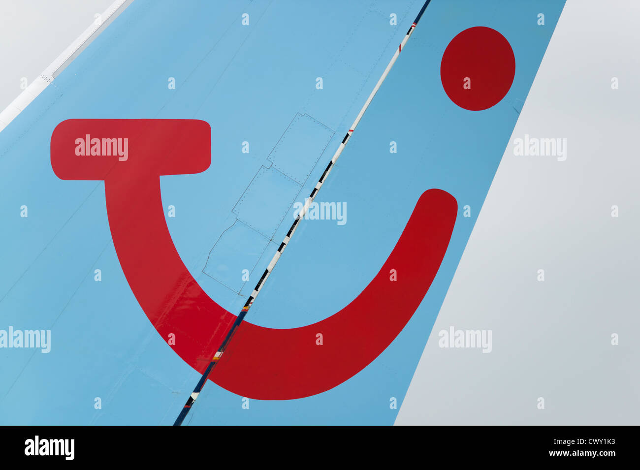 Una chiusura della TUI logo sulla pinna di coda di un passeggero di aeromobili (solo uso editoriale) Foto Stock