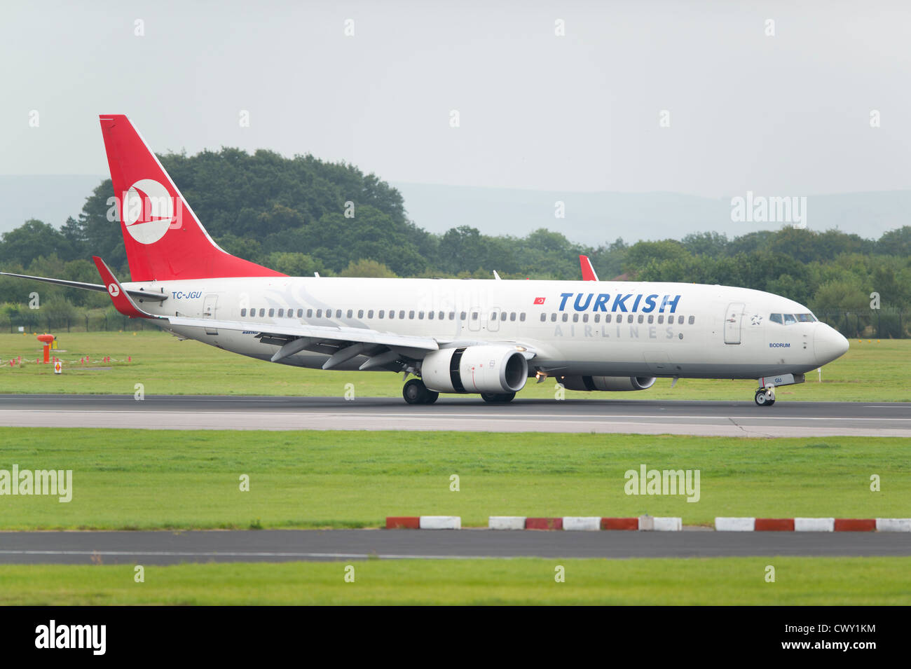 Un United Airlines Boeing 737 circa per il decollo dall'Aeroporto Internazionale di Manchester (solo uso editoriale) Foto Stock