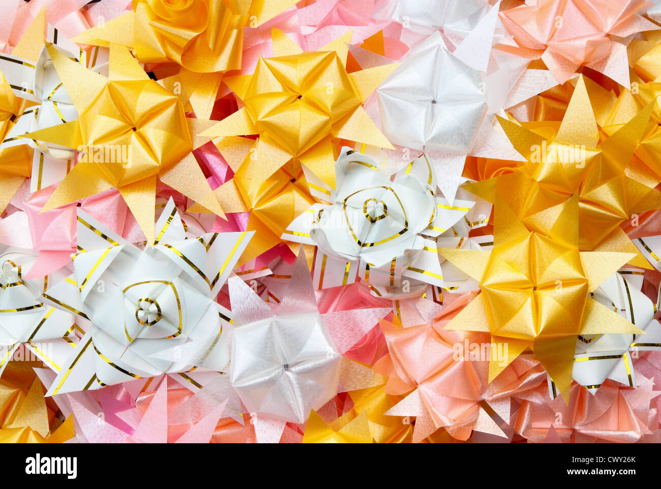Il colore di sfondo del dono nastri e fiori Foto Stock