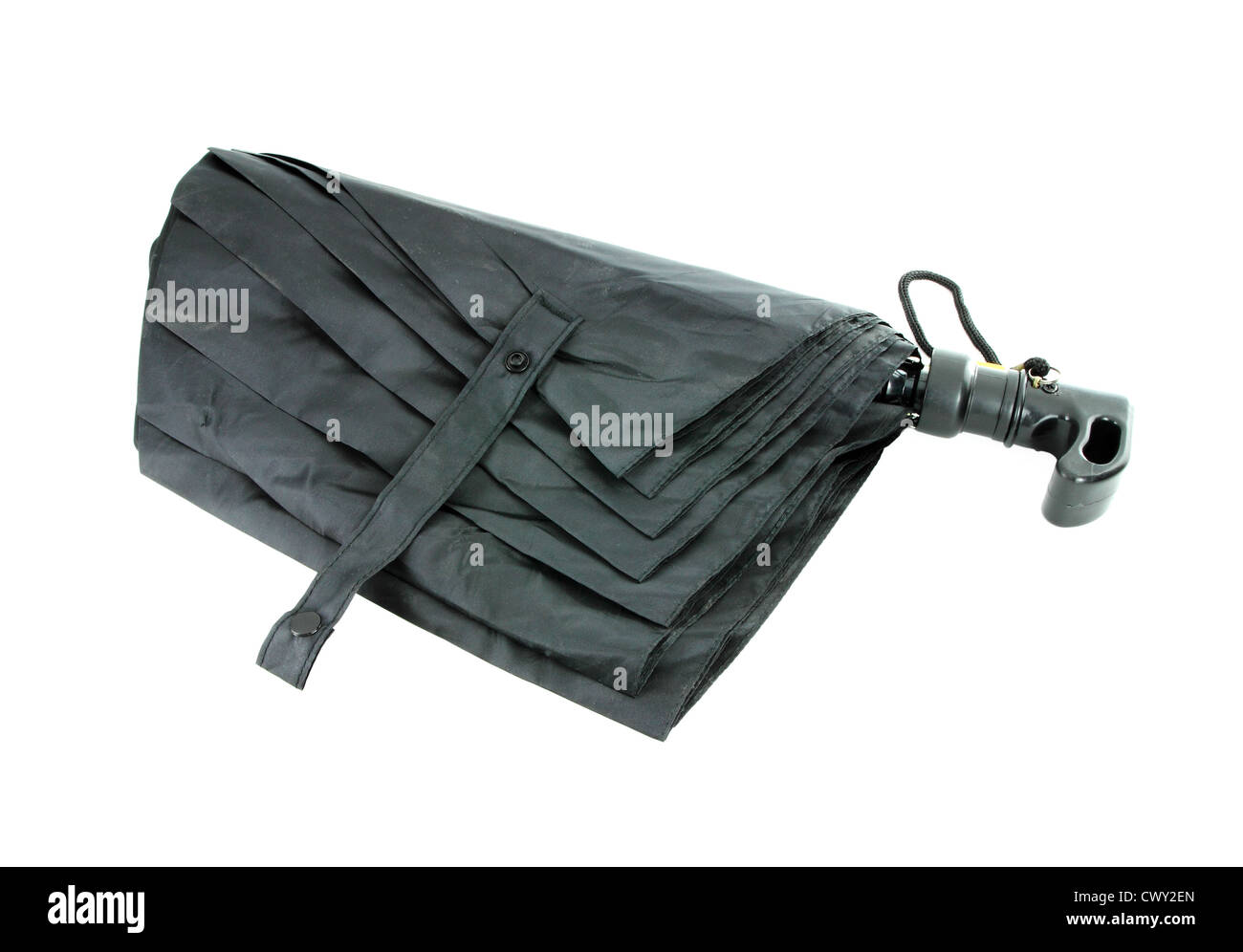 Il nero ombrello chiuso su sfondo bianco Foto Stock