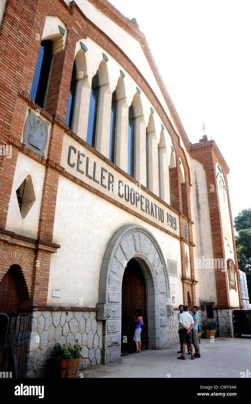 Cantine Cooperative Falset - Marça marchio . Edificio in stile Liberty del 1919. Priorat Tarragona Catalogna Spagna Foto Stock