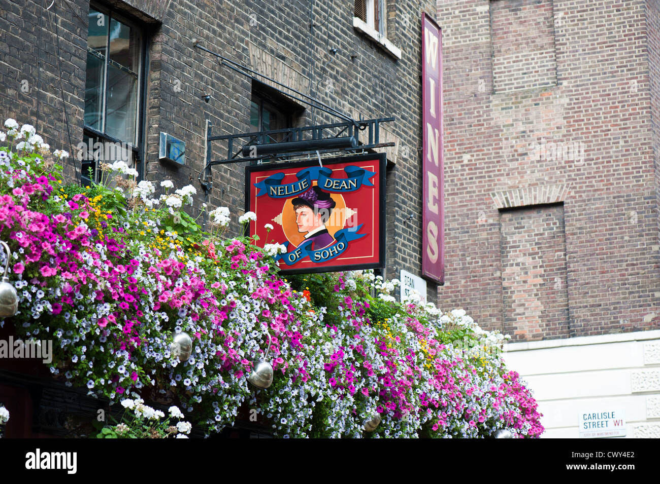 Segno di Pub di Soho, London, Regno Unito Foto Stock