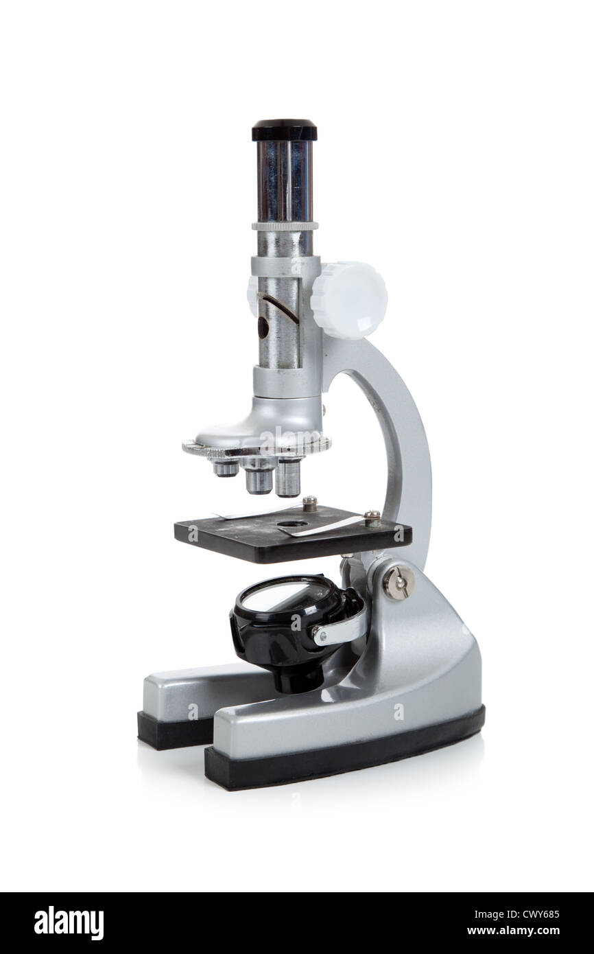 Un Microscopio da laboratorio su sfondo bianco Foto Stock