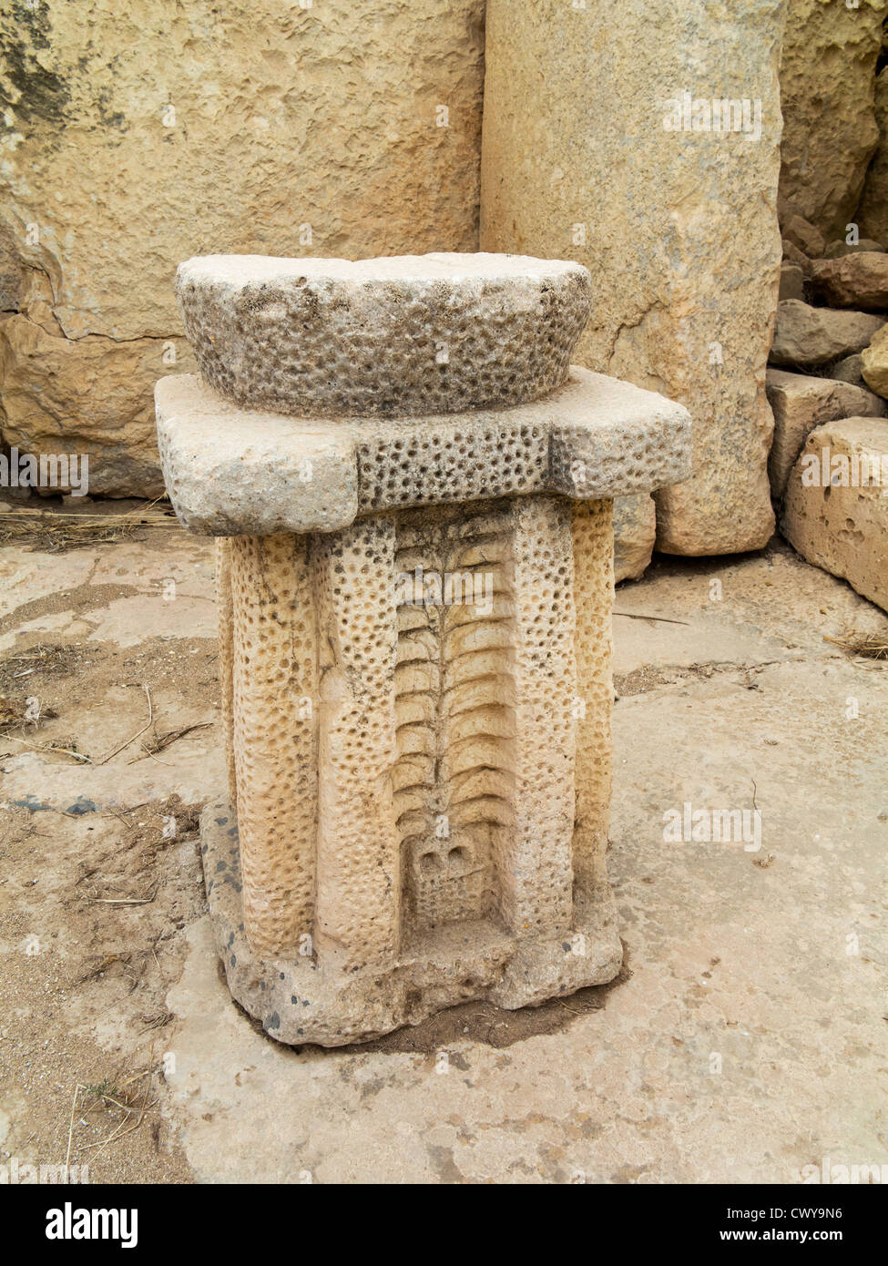 Altare decorato a Hagar Qim templi, Qrendi, isola di Malta, Mediterranea Foto Stock