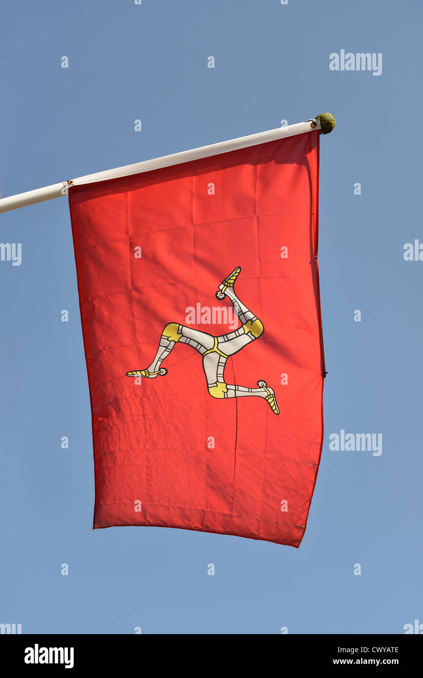 Isola di Man bandiera, West Street, Dorking Surrey, Inghilterra, Regno Unito Foto Stock