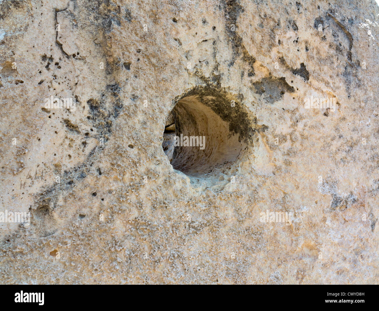 La tacca nella stipite per architrave presso i templi di Ggantija vicino Xagha, isola di Gozo, vicino a Malta, Mare Mediterraneo Foto Stock