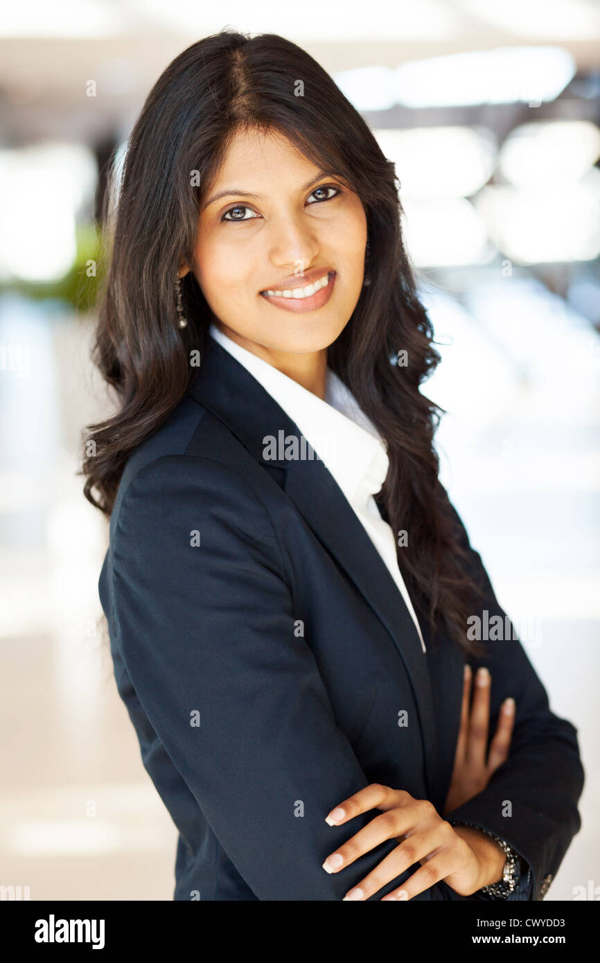 Piuttosto indian imprenditrice di metà lunghezza ritratto Foto Stock
