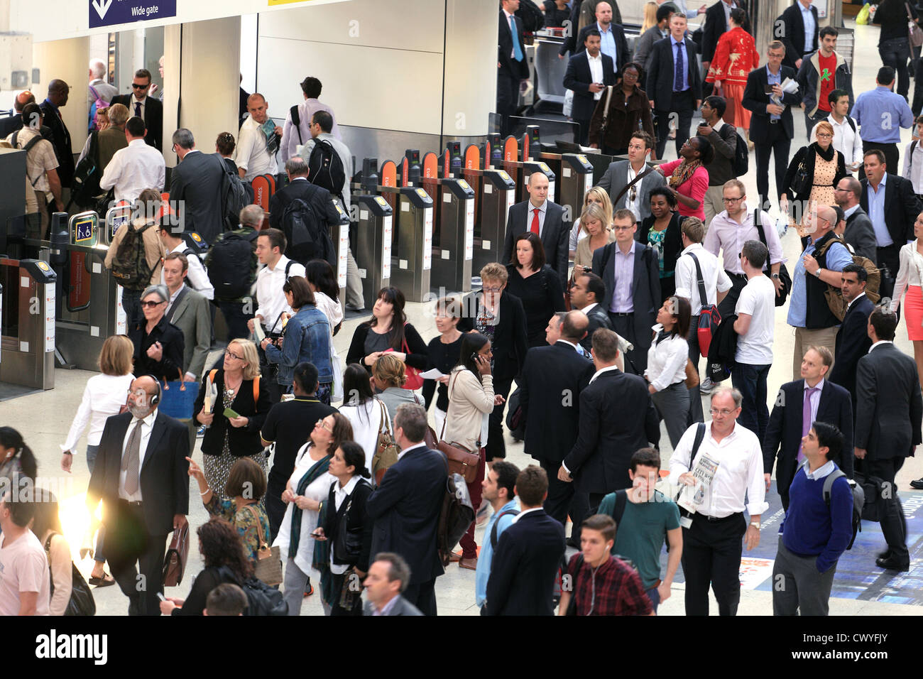 La stazione di Waterloo Pendolari Biglietto e barriere in Londra UK. Foto Stock