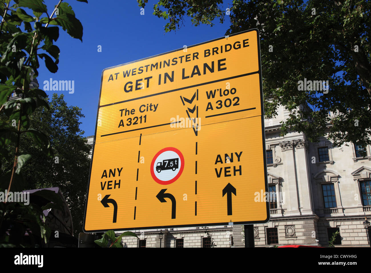 Direzione di corsia segno a Westminster Londra Foto Stock