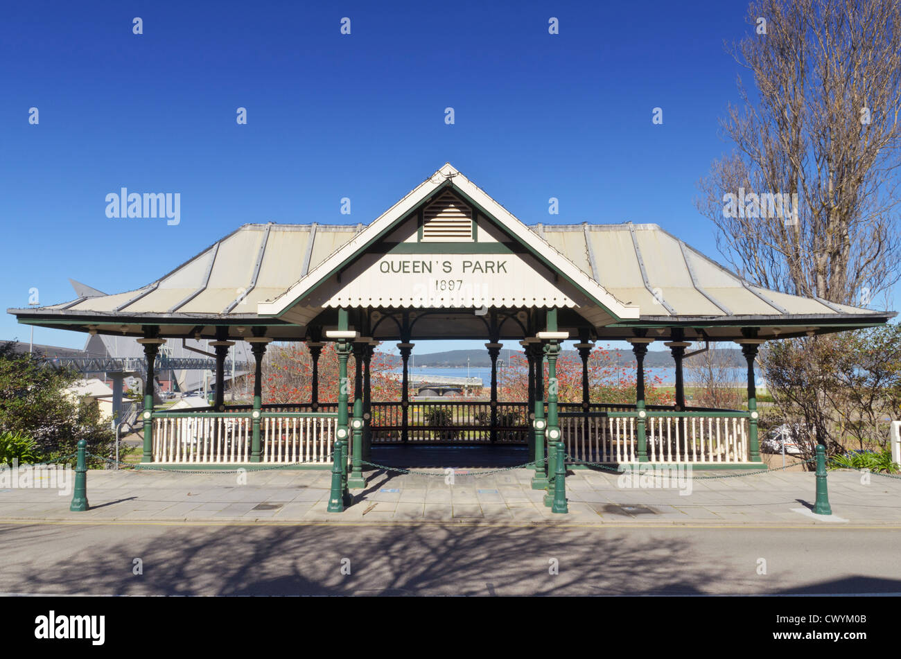 Ornato rotunda, una facciata aperta pavilion affacciato sul Memorial Gardens, Stirling Tce, Albany, Australia occidentale Foto Stock
