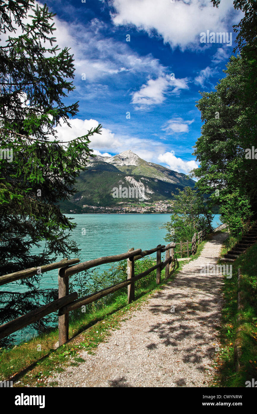 Lago di Molveno in Trentino, Italia Foto Stock