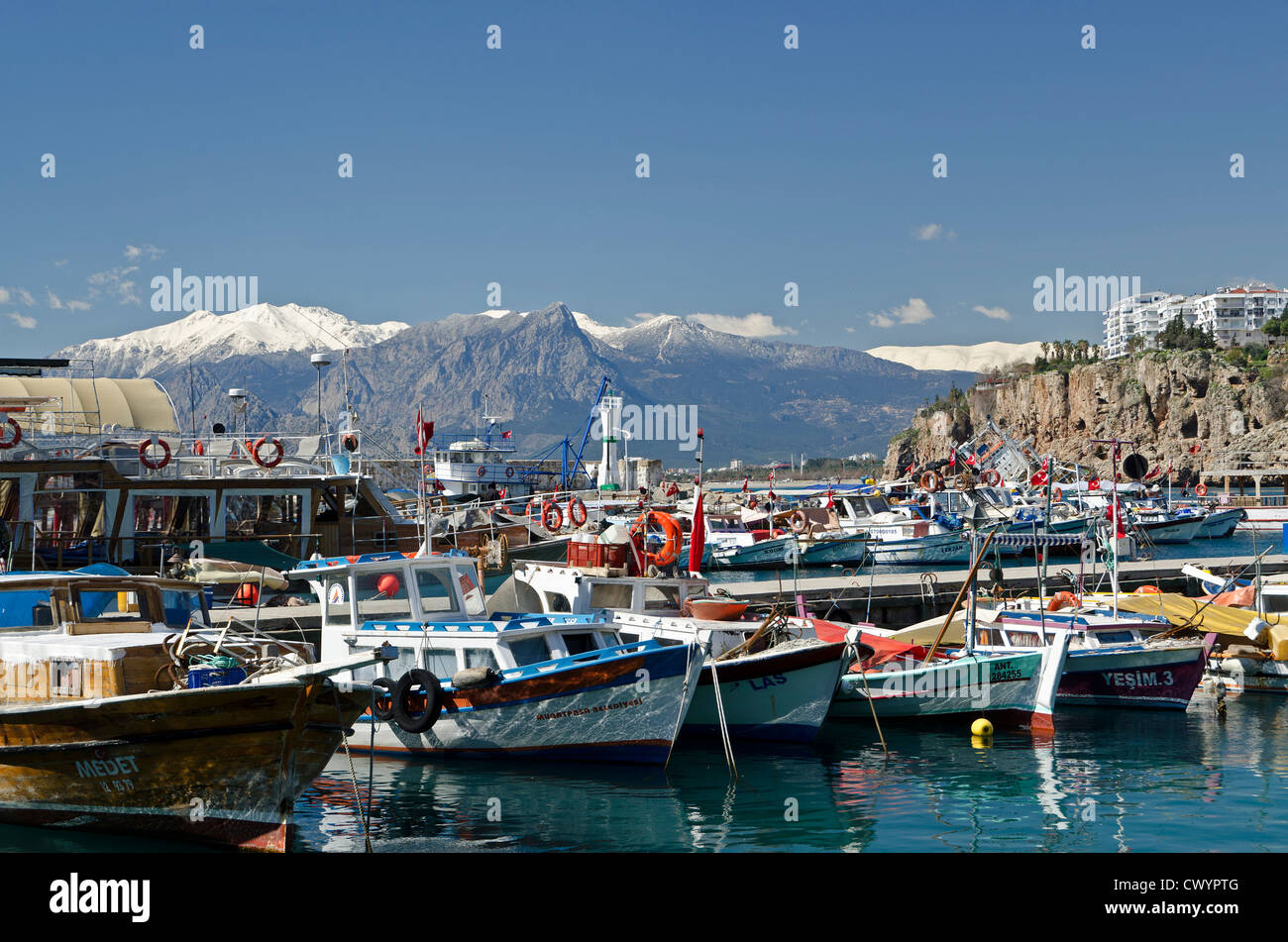 Porto e sui monti Taurus, Antalya, Turchia, Asia Foto Stock